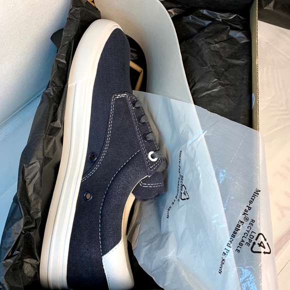 UGG Lace Up Sneaker True Navy New in box Multiple - Picture 9 of 10
